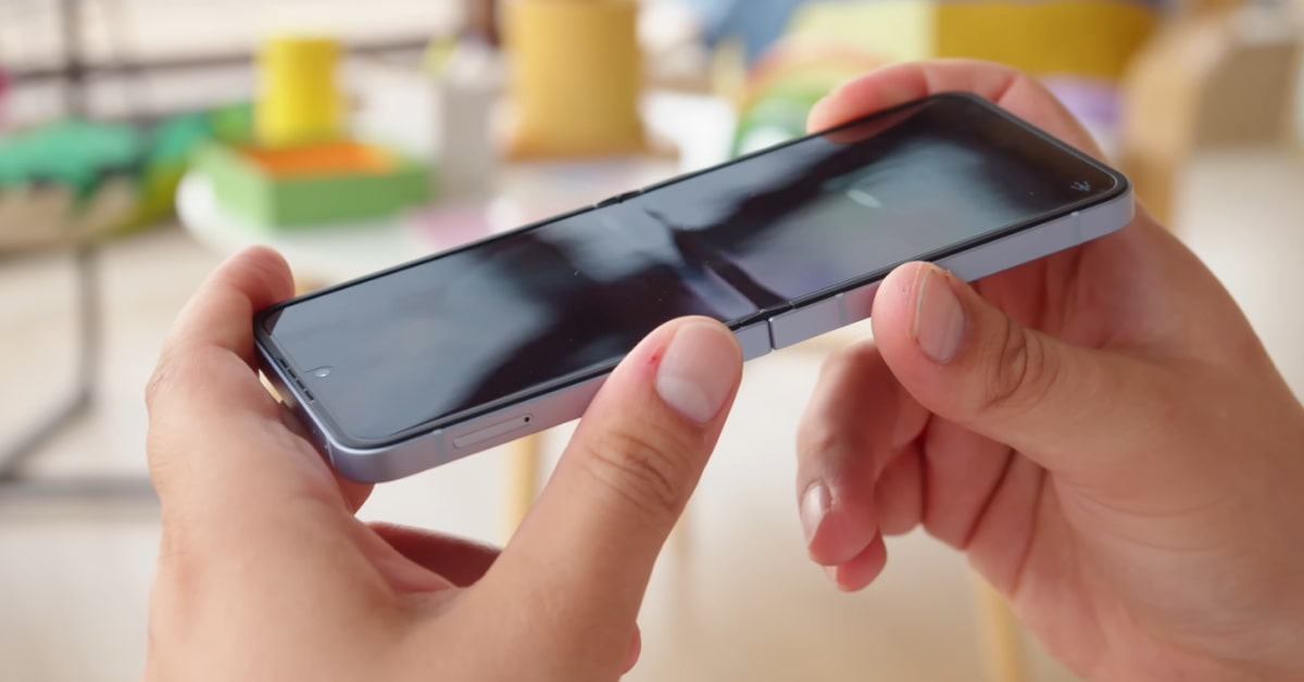 Samsung Galaxy Z Flip 6 Crease issue improved